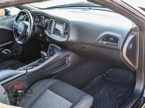 Used 2021 Dodge Challenger SXT image 13
