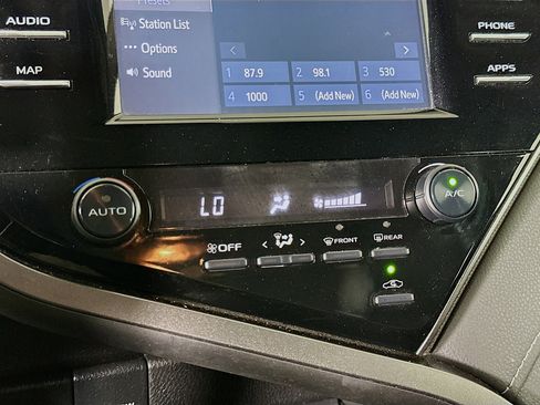 Used 2019 Toyota Camry SE FWD image 23