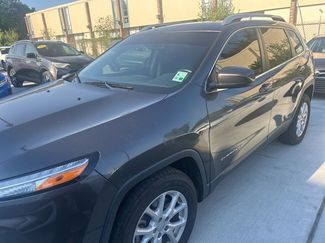 Used 2017 Jeep Cherokee Latitude image 1