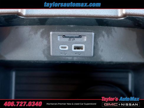 Used 2021 Chevrolet Tahoe Z71 w/ Luxury Package AWD/4WD image 32