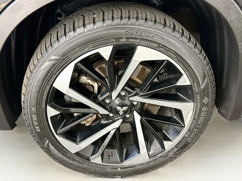 Used 2024 Mitsubishi Outlander SE AWD/4WD image 11