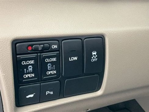 Used 2014 Honda Odyssey Touring image 17