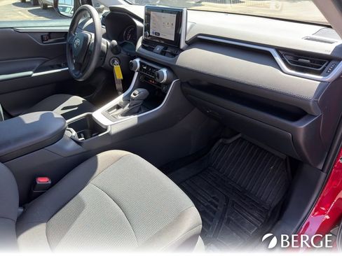 Used 2025 Toyota RAV4 LE FWD image 31