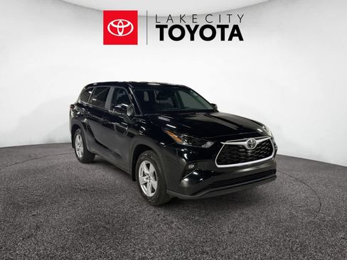 Used 2025 Toyota Highlander LE image 10