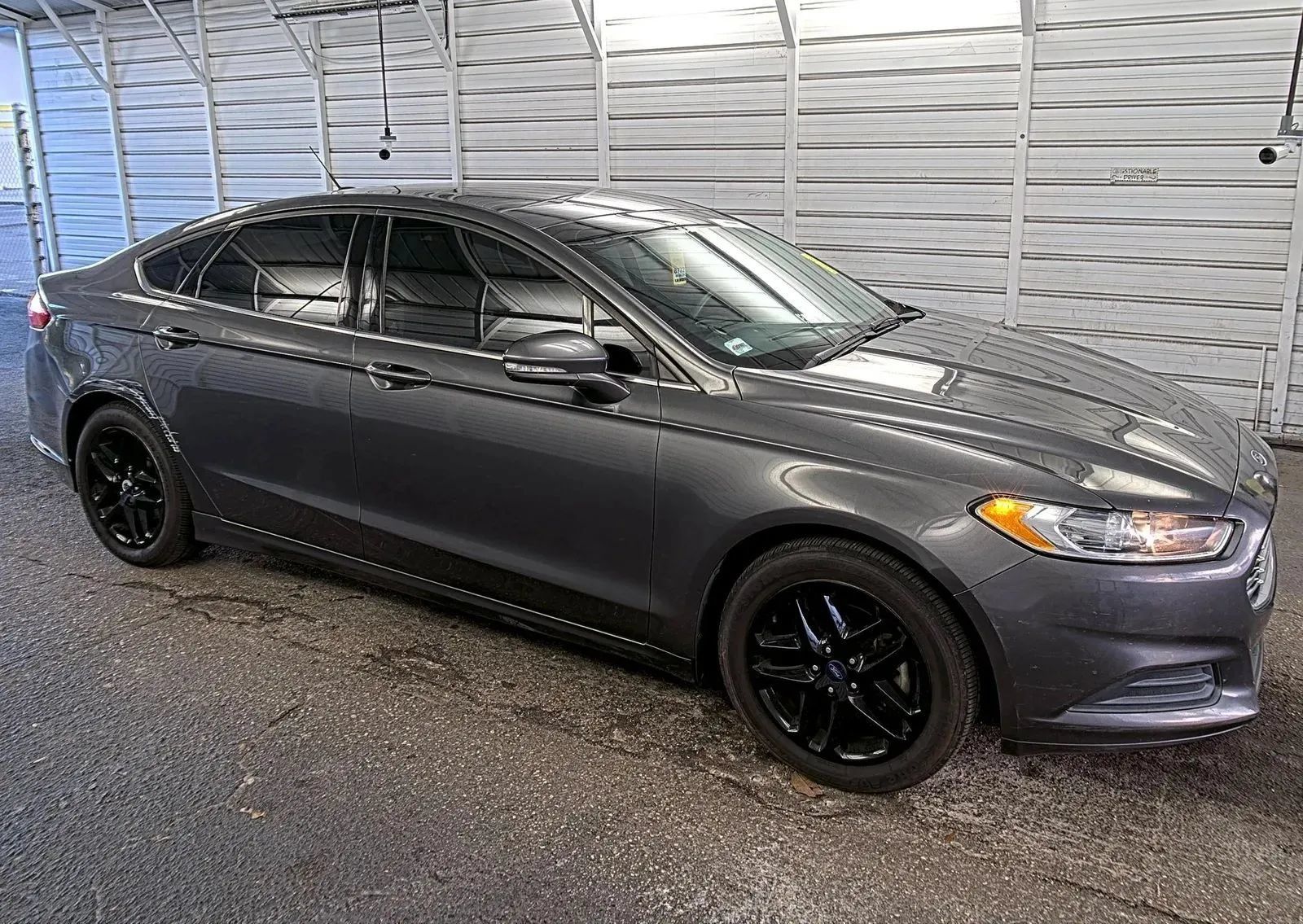 Used 2016 Ford Fusion SE FWD image 6