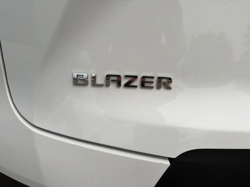 Used 2024 Chevrolet Blazer LT w/ Convenience Package FWD image 10