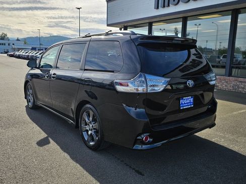 Used 2015 Toyota Sienna SE w/ SE Preferred Package FWD image 9