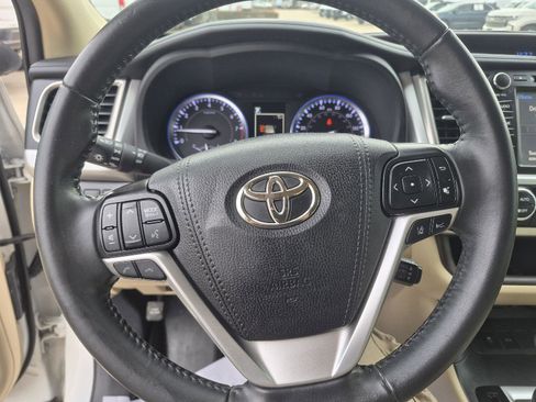 Used 2019 Toyota Highlander Limited image 13