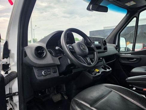 Used 2021 Mercedes-Benz Sprinter 2500 image 8