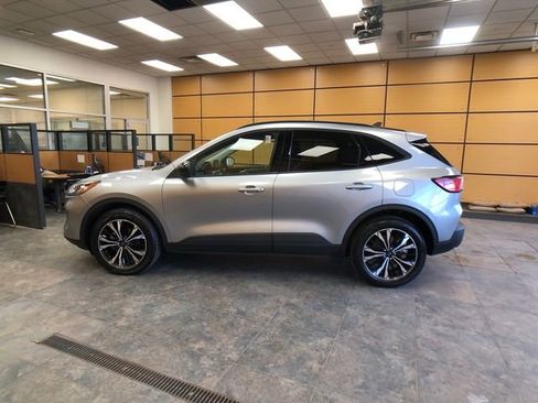 Certified 2021 Ford Escape SE w/ SE Sport Appearance Package image 4