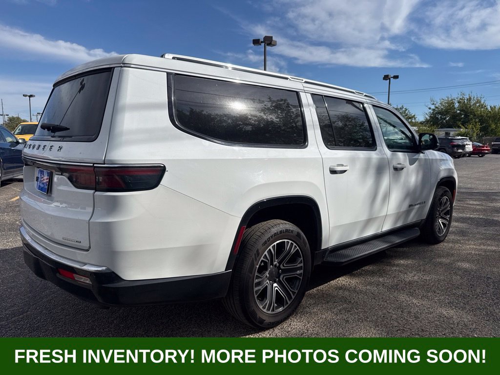 Used 2024 Jeep Wagoneer L Series II w/ Flexible Seating Group RWD image 2