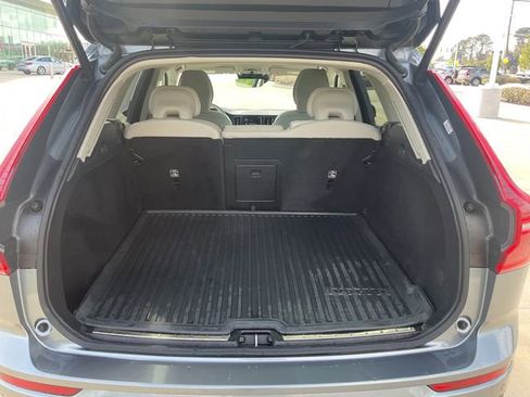 Used 2021 Volvo XC60 T5 Momentum w/ Premium Package image 10