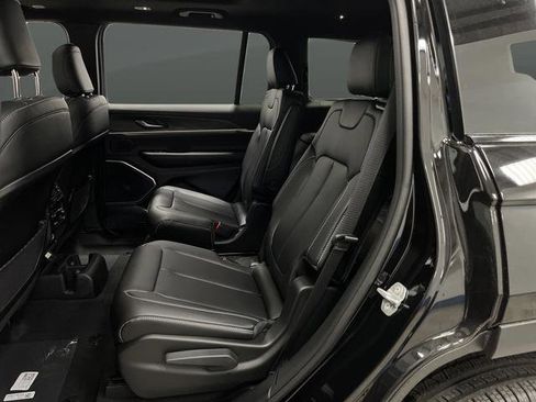 New 2025 Jeep Grand Cherokee L Limited image 30