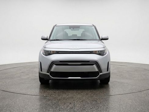 Used 2025 Kia Soul LX w/ LX Technology Package image 2