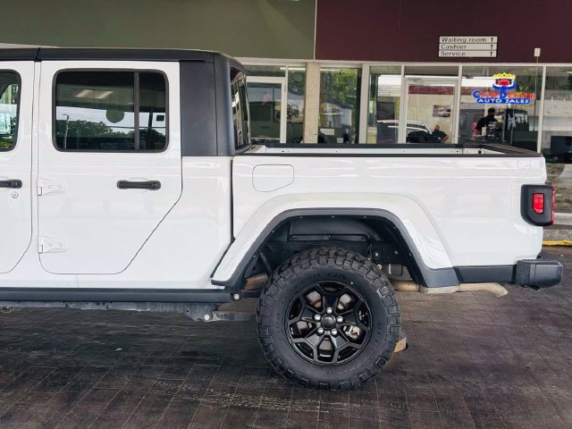 Used 2023 Jeep Gladiator Sport AWD/4WD image 16