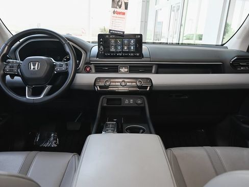 Used 2025 Honda Pilot EX-L image 23