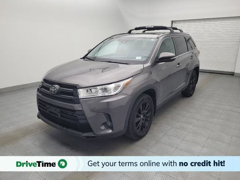 Used 2019 Toyota Highlander SE image 1