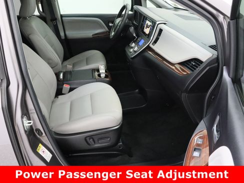 Used 2015 Toyota Sienna Limited Premium image 44