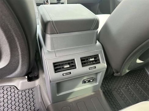 Used 2025 INEOS Grenadier Fieldmaster Edition image 12