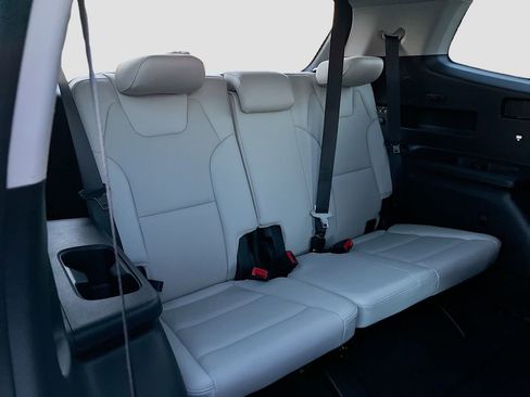 Used 2022 Kia Telluride SX w/ Towing Package FWD image 28