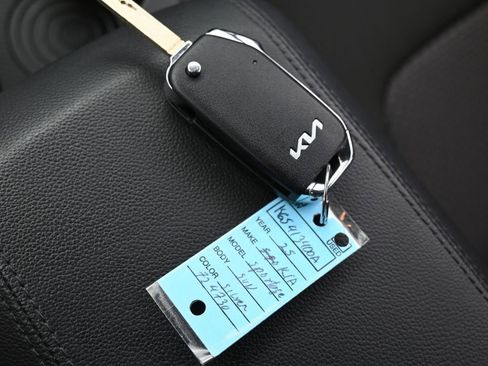 Used 2025 Kia Sportage LX image 37