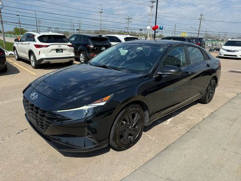 Used 2021 Hyundai Elantra SEL w/ Convenience Package FWD image 5
