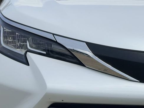 Used 2023 Toyota Sienna XLE FWD image 4