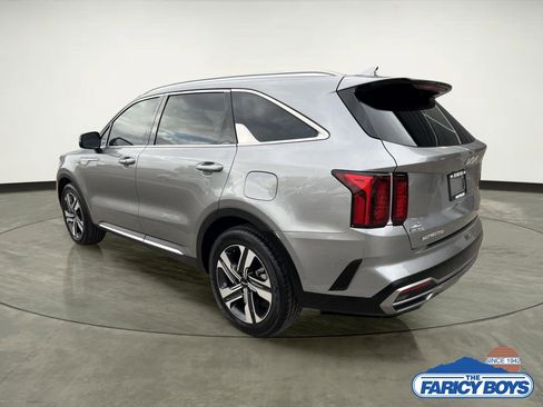 Used 2023 Kia Sorento EX image 2
