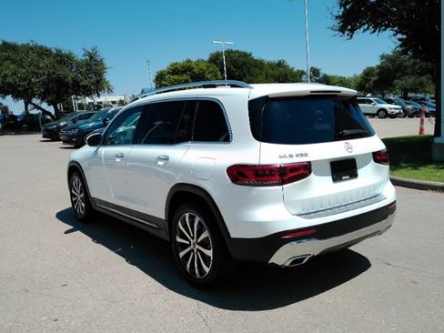 Used 2021 Mercedes-Benz GLB 250 w/ Premium Package image 9