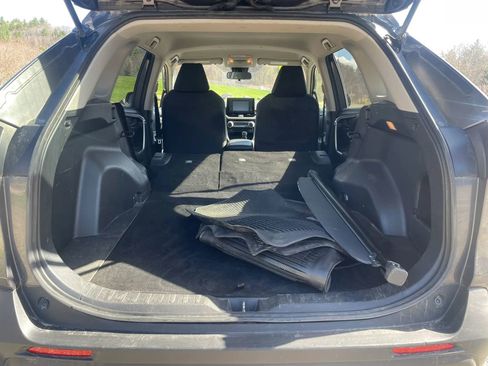Used 2019 Toyota RAV4 LE AWD/4WD image 23