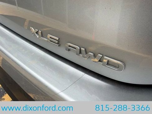 Used 2023 Toyota Highlander XLE AWD/4WD image 30