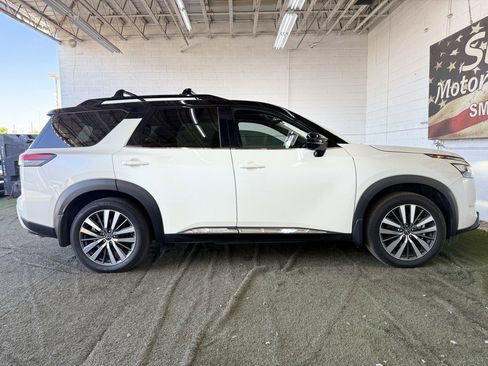 Used 2022 Nissan Pathfinder Platinum w/ Cargo Package image 9
