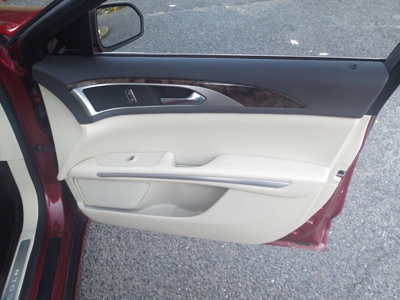Used 2015 Lincoln MKZ Hybrid w/ Equipment Group 202A Reserve FWD image 27