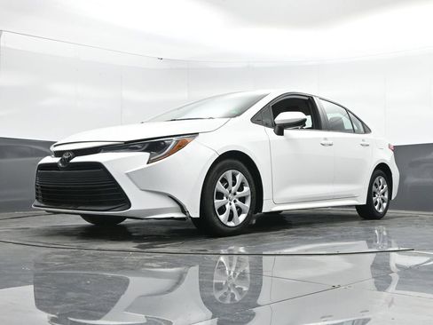 Used 2023 Toyota Corolla LE image 47