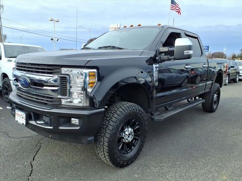 Used 2019 Ford F250 XLT w/ XLT Premium Package image 3