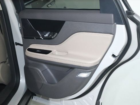 Certified 2024 Lincoln Corsair FWD image 32