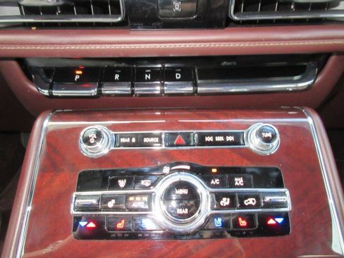 Used 2023 Lincoln Aviator Black Label w/ Jet Package image 25