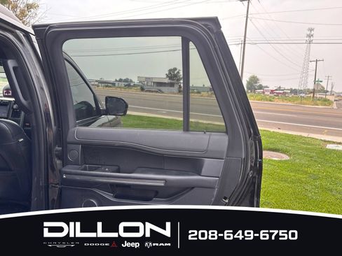 Used 2019 Ford Expedition XLT w/ Equipment Group 202A AWD/4WD image 11