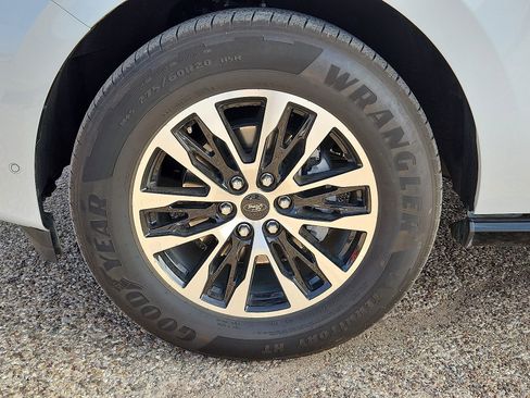 Used 2025 Ford Expedition Platinum AWD/4WD image 6