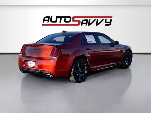 Used 2021 Chrysler 300 Touring L image 7