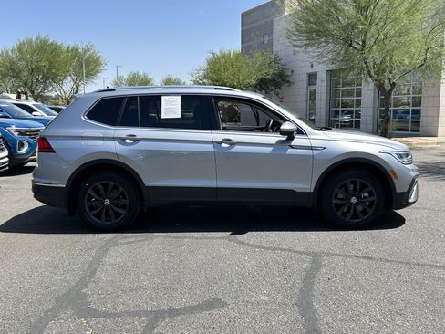Used 2024 Volkswagen Tiguan SE FWD image 5