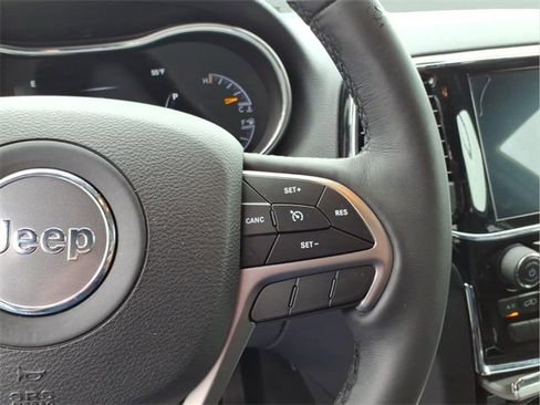 Used 2019 Jeep Grand Cherokee Altitude image 15