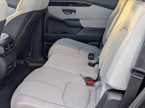 Used 2023 Honda Pilot LX image 17