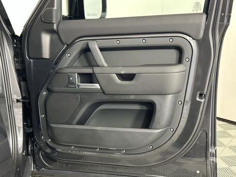 New 2025 Land Rover Defender 110 S image 32