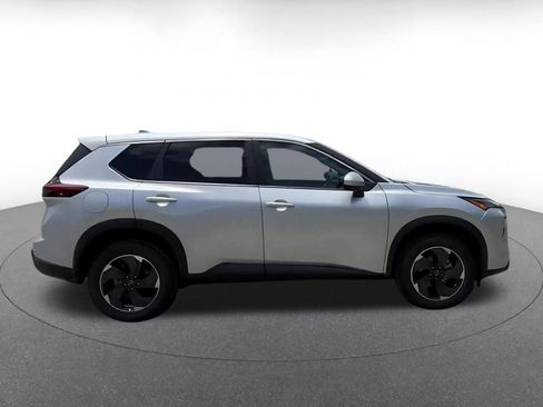 Used 2025 Nissan Rogue SV AWD/4WD image 16