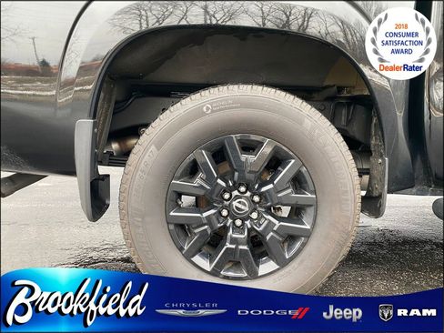 Used 2023 Nissan Frontier SV w/ Midnight Edition Package image 9