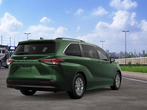 New 2026 Toyota Sienna LE image 11