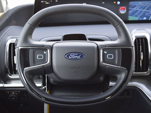 New 2025 Ford Expedition Platinum w/ Driver's Package image 8