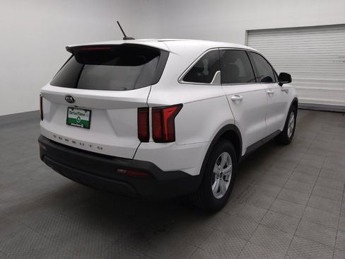 Used 2021 Kia Sorento LX image 9
