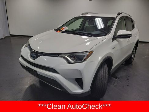 Used 2018 Toyota RAV4 LE image 4